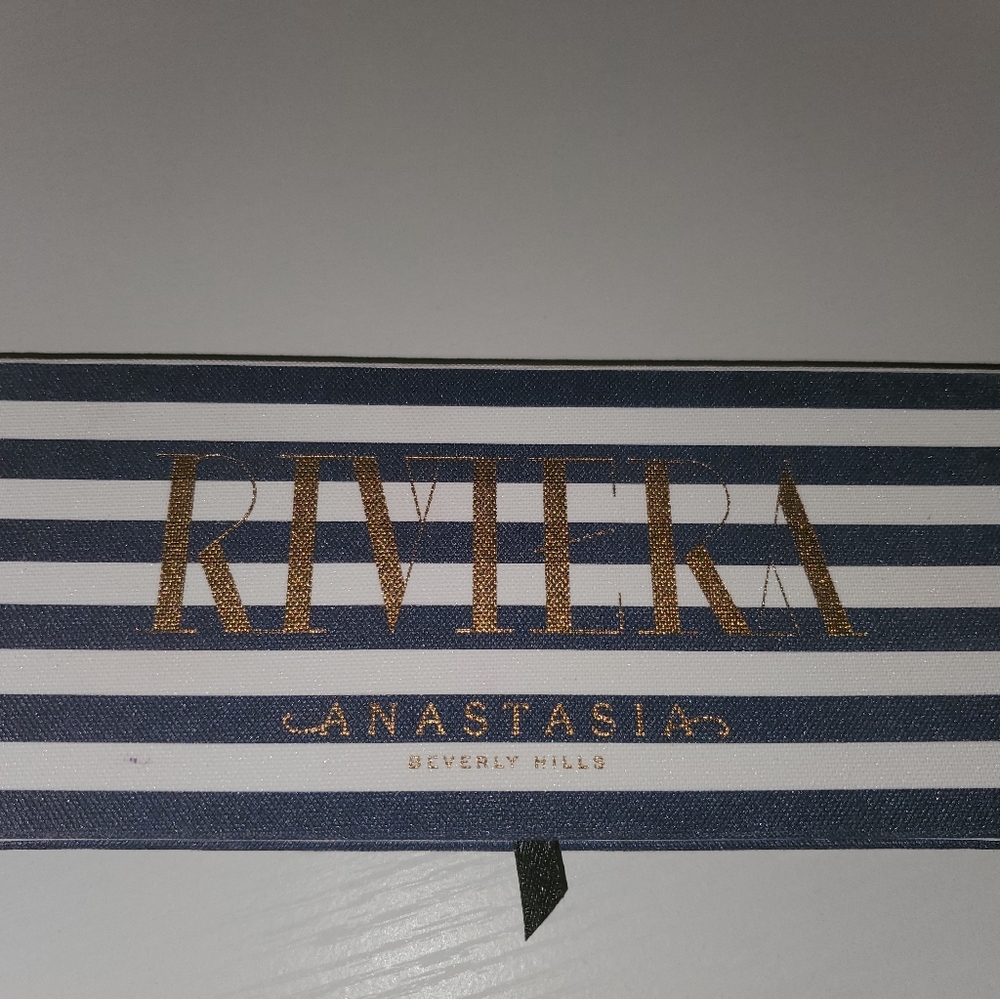 Eyeshadow palette